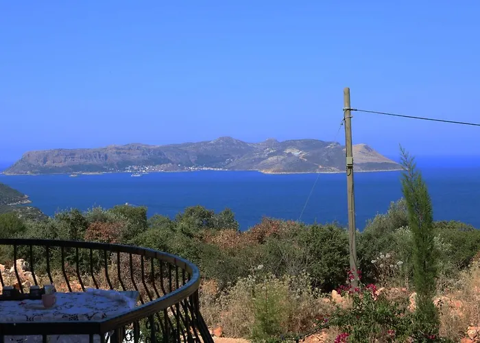 Guezey 3+1 Doga Ve Deniz Manzarali Kaş