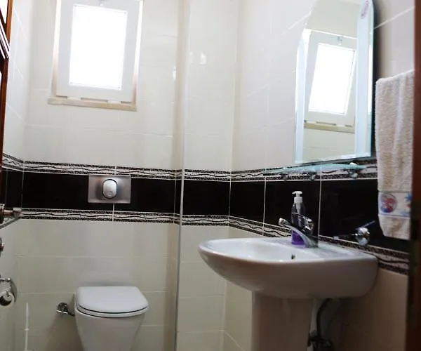 Guezey 3+1 Doga Ve Deniz Manzarali Appartement