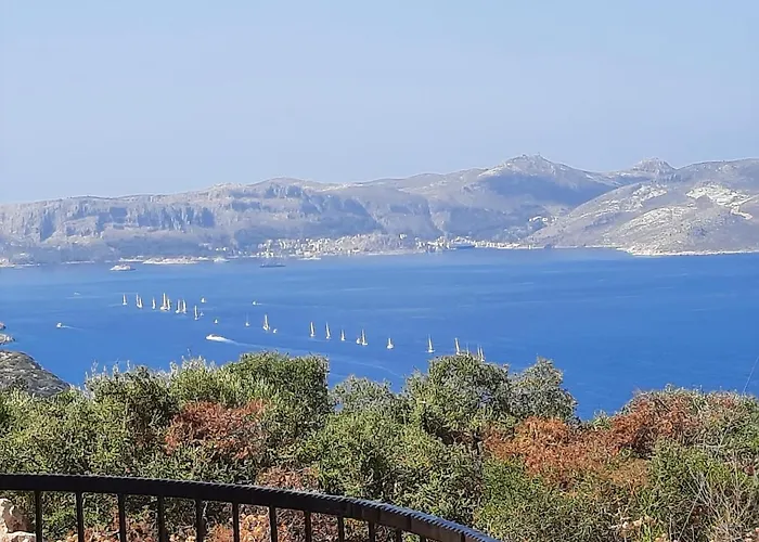 Guezey 3+1 Doga Ve Deniz Manzarali Appartement *